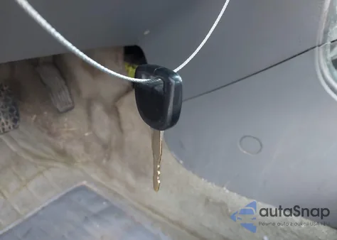 2005 Mazda Mazda6 I Base z USA, uszkodzony, nr VIN 1YVFP80C655M51436